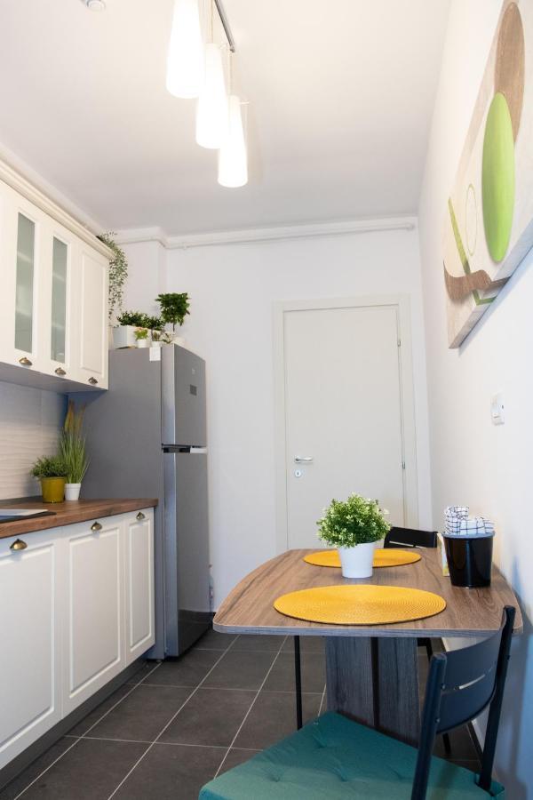 Lazo Two Room- Luxury Apartment Bucarest Esterno foto