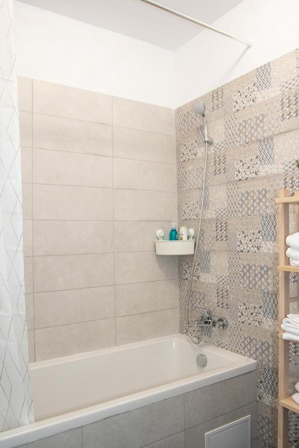 Lazo Two Room- Luxury Apartment Bucarest Esterno foto