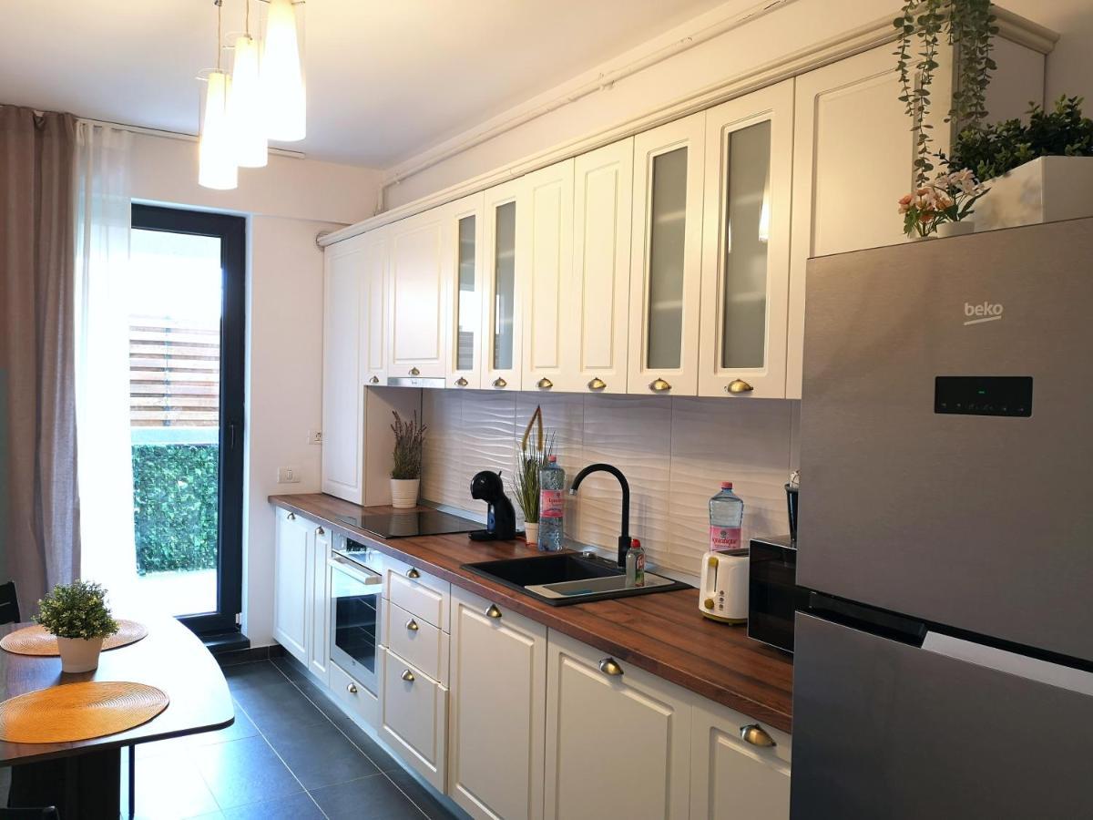 Lazo Two Room- Luxury Apartment Bucarest Esterno foto